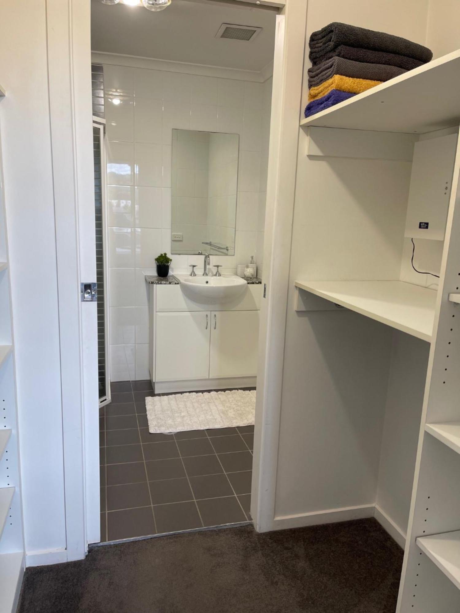 Ferienwohnung Qbn Cracker: 2Br, 2Ba, 2 Secure B/ Ment Car Parks Queanbeyan Exterior foto