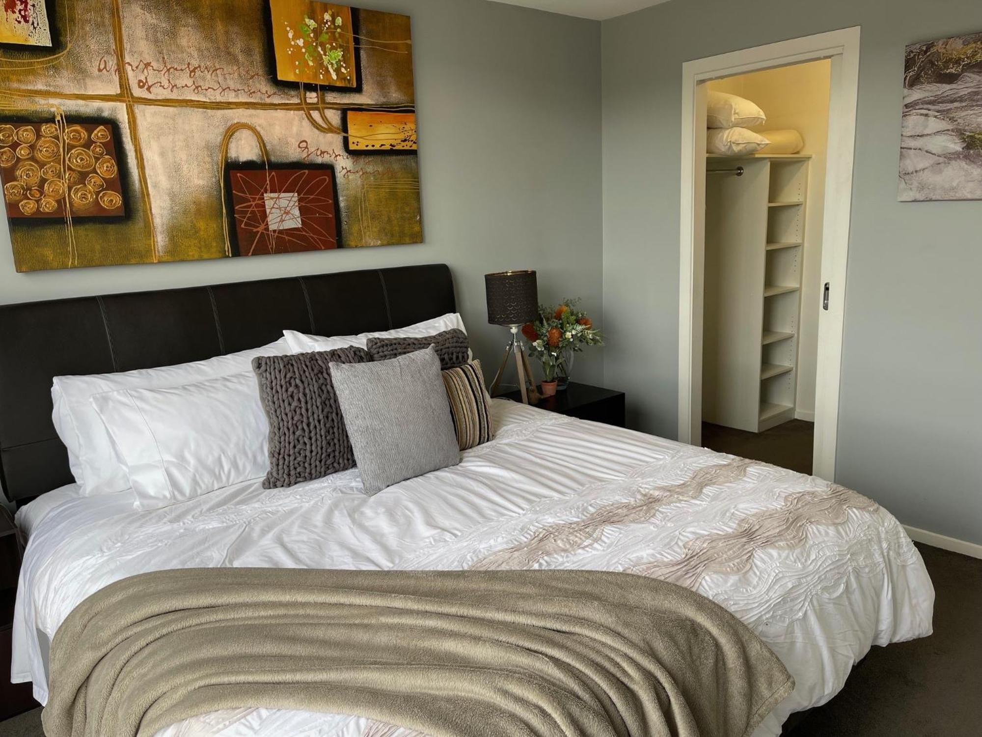 Ferienwohnung Qbn Cracker: 2Br, 2Ba, 2 Secure B/ Ment Car Parks Queanbeyan Exterior foto